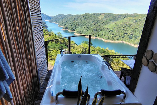 Comfort Cabin, 1 Double Bed, Lake View | Jetted tub