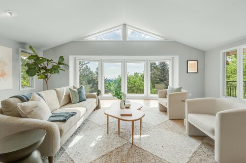 Tranquility in Coveted Knollwood // Next to Trails // on Open Space