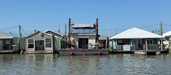 FRONT ROW VENICE MARINA 3 Beds 1 Bath Sleeps 10 HUGE FRONT DECK W/D ICE WIFI &TV