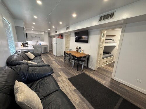 FRONT ROW VENICE MARINA 3 Bed 1 Bath Sleeps 10 HUGE FRONT DECK WD, ICE WIFI & TV