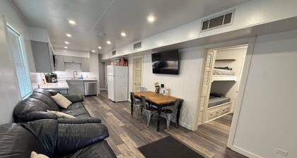 FRONT ROW VENICE MARINA 3 Bed 1 Bath Sleeps 10 HUGE FRONT DECK WD, ICE WIFI & TV