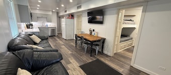 FRONT ROW VENICE MARINA 3 Bed 1 Bath Sleeps 10 HUGE FRONT DECK WD, ICE WIFI & TV
