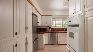 Unclassified image, 3 of 29, button - Casa Dorado (San Diego)
