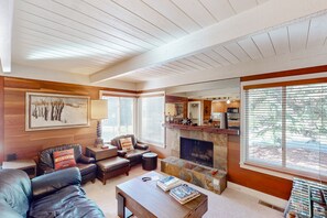 Télévision, cheminée