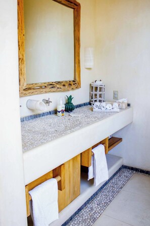 Bathroom - Ixtapa Oasis Beach front Family House (Petacalco)