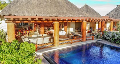 Ixtapa Oasis Beach front Family House