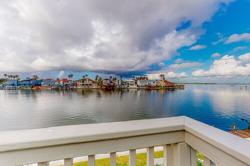 Water-view condo with docks, outdoor pool, near attractions