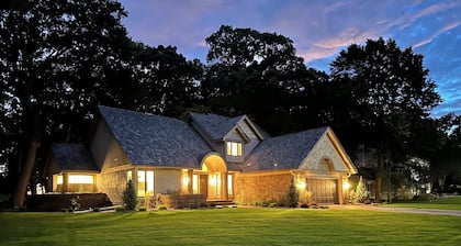 Beautiful Fully Remodeled House Located on Hazeltine National Golf Club.