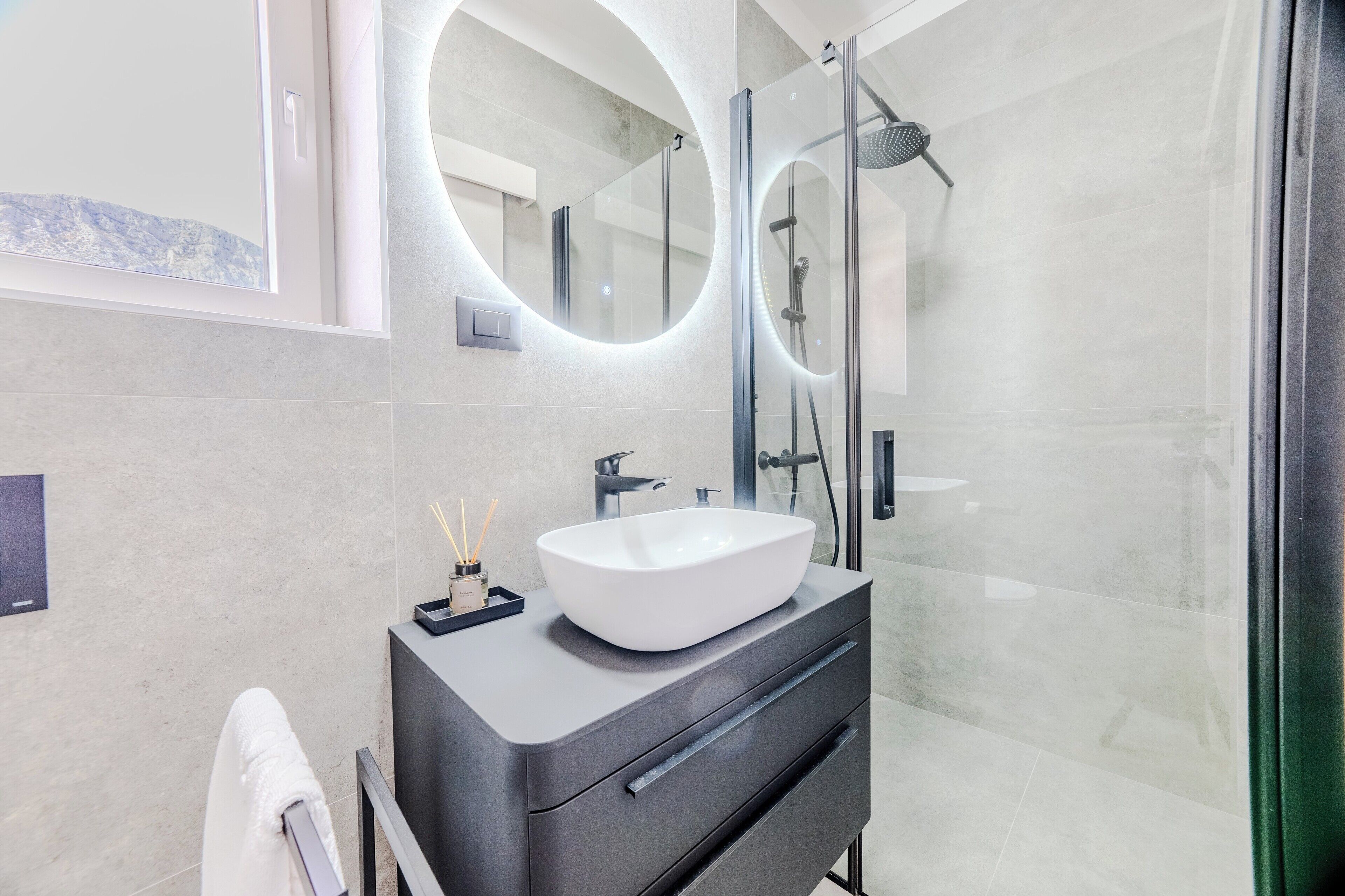 Apartment | Bathroom | Shower, free toiletries, hair dryer, towels