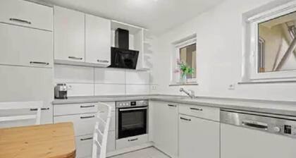 Neue, helle Wohnung mit Bodenseeblick