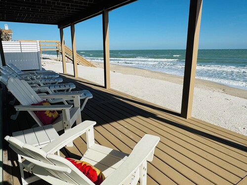 Holiday Promotions! Oceanfront Paradise —Spacious 6-Bedroom Home for 3 Families!