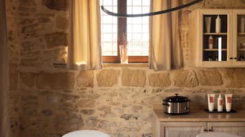 Couples treatment rooms, body treatments, hydrotherapy, aromatherapy