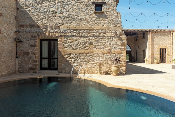 Outdoor pool, open 10:00 AM to 7:00 PM, pool loungers