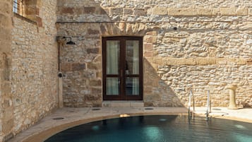 Außenpool, geöffnet von 10:00 Uhr bis 19:00 Uhr, Liegestühle