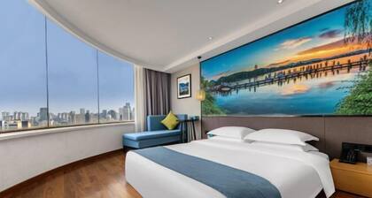 Manchester International Hotel (Hangzhou Qiushan Street Subway Station)