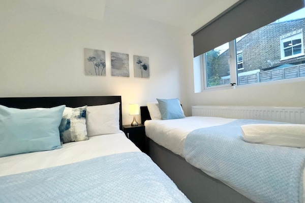 3 slaapkamers, een strijkplank/strijkijzer, wifi, beddengoed