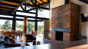 Familien-Ferienhütte, 3 Schlafzimmer, Bergblick, Bergseite | Wohnbereich