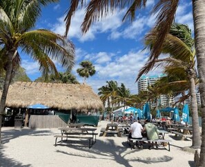 Outdoor dining - Sarasota-Close to Lido & Siesta Beaches, Downtown, Pinecraft & Nathan Benderson
 (Sarasota)