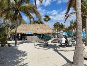 Outdoor dining - Sarasota-Close to Lido & Siesta Beaches, Downtown, Pinecraft & Nathan Benderson
 (Sarasota)