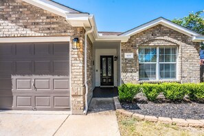 Exterior detail - Spacious 4BR house w/ Cowboy Pool, Cold Plunge, Gym, Rock Wall in Pflugerville (Pflugerville)
