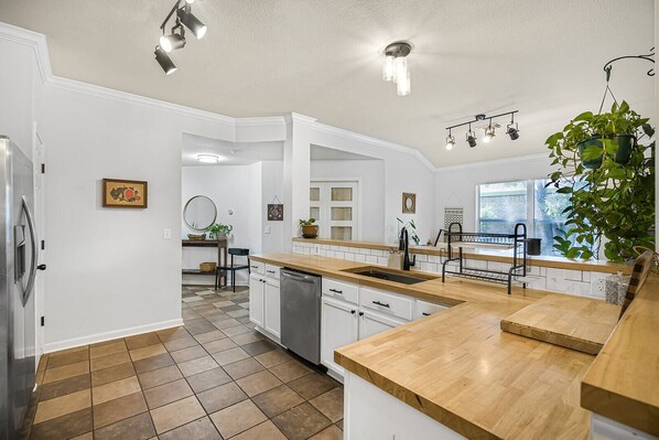 Fridge, microwave, oven, stovetop - Spacious 4BR house w/ Cowboy Pool, Cold Plunge, Gym, Rock Wall in Pflugerville (Pflugerville)