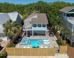 Exterior - The Breeze: NEW Pool + HotTub + Steps to Beach + Top Restaurants & King & Prince (St. Simons Island)