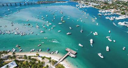 ☀Captains Cottage☀ Close to beach! Minutes to Singer Island & Peanut Island!