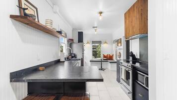 KylskÄp, mikrovÄgsugn, ugn och spishÀll