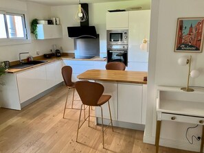 Microonde, forno, piano cottura, lavastoviglie