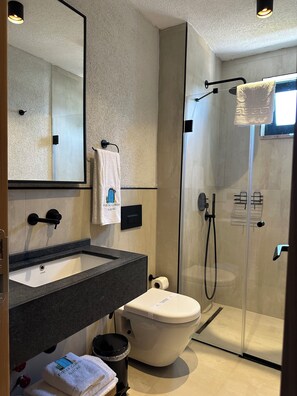 Comfort Garden View | Baño | Zapatillas