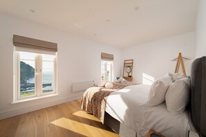 2 bedrooms, iron/ironing board, internet, bed sheets - Luxury, dog friendly, two bedroom holiday apartment sleeping four with sea views in Lynmouth (Lynmouth,)
