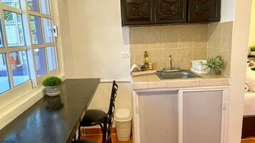 Fridge, microwave, stovetop, coffee/tea maker