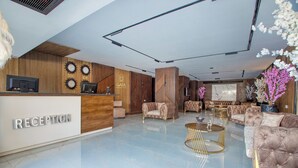 Quầy tiếp tân