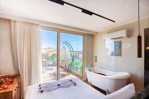 Suite Royal, balcón, vista a la montaña | Sábanas de algodón egipcio, ropa de cama de alta calidad y edredón 