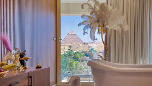 Phòng Suite Senior, ban công, quang cảnh núi | Bộ trải giường bằng vải cotton Ai Cập, bộ đồ giường cao cấp