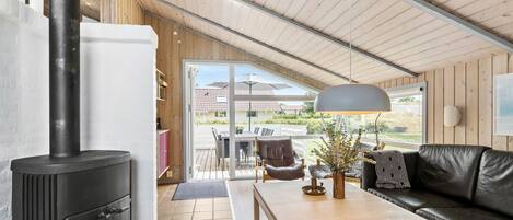 Smart-TV, Kamin, Stereoanlage