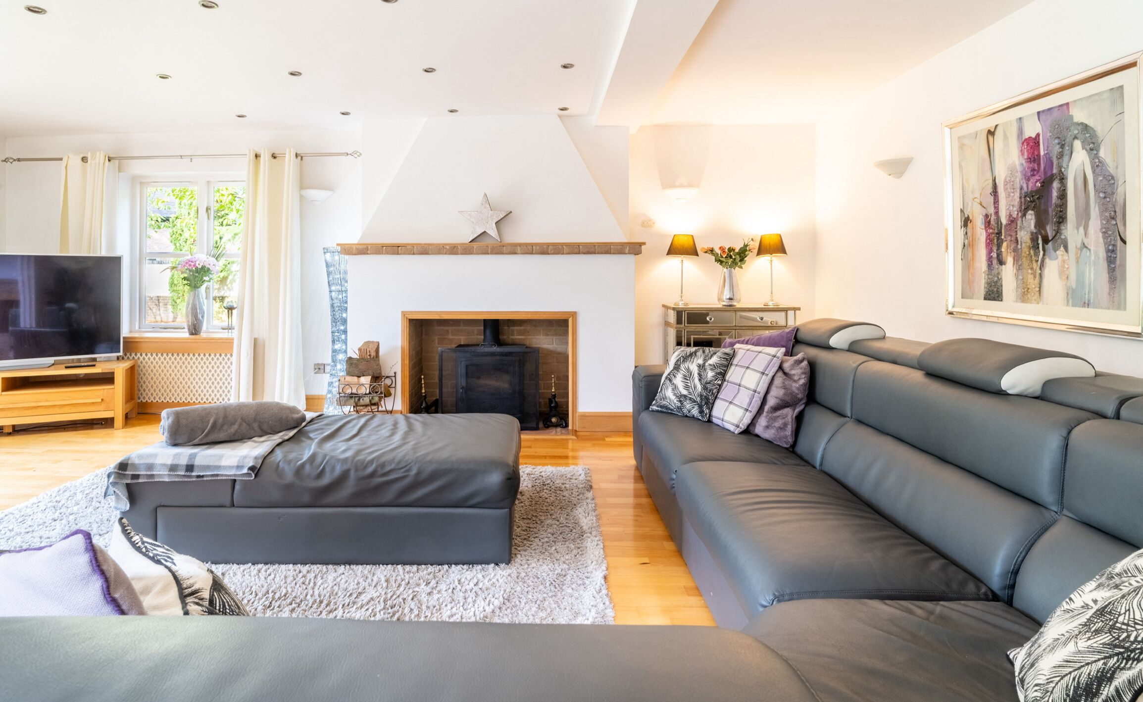 Hus | Opholdsområde | Tv, pejs