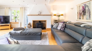 House | Living area - Norwich Luxury Getaway With 4 Bedrooms & Annex (Norwich)