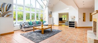 Norwich Luxury Getaway With 4 Bedrooms & Annex