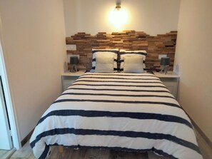 Bügeleisen/Bügelbrett, Reisekinderbett, kostenloses WLAN, Bettwäsche