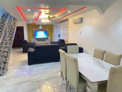 Serenity Retreat in Ashongman Estate