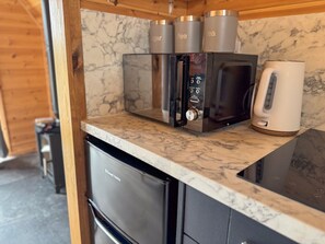 Hytte - eget badeværelse - søudsigt | Fælleskøkken