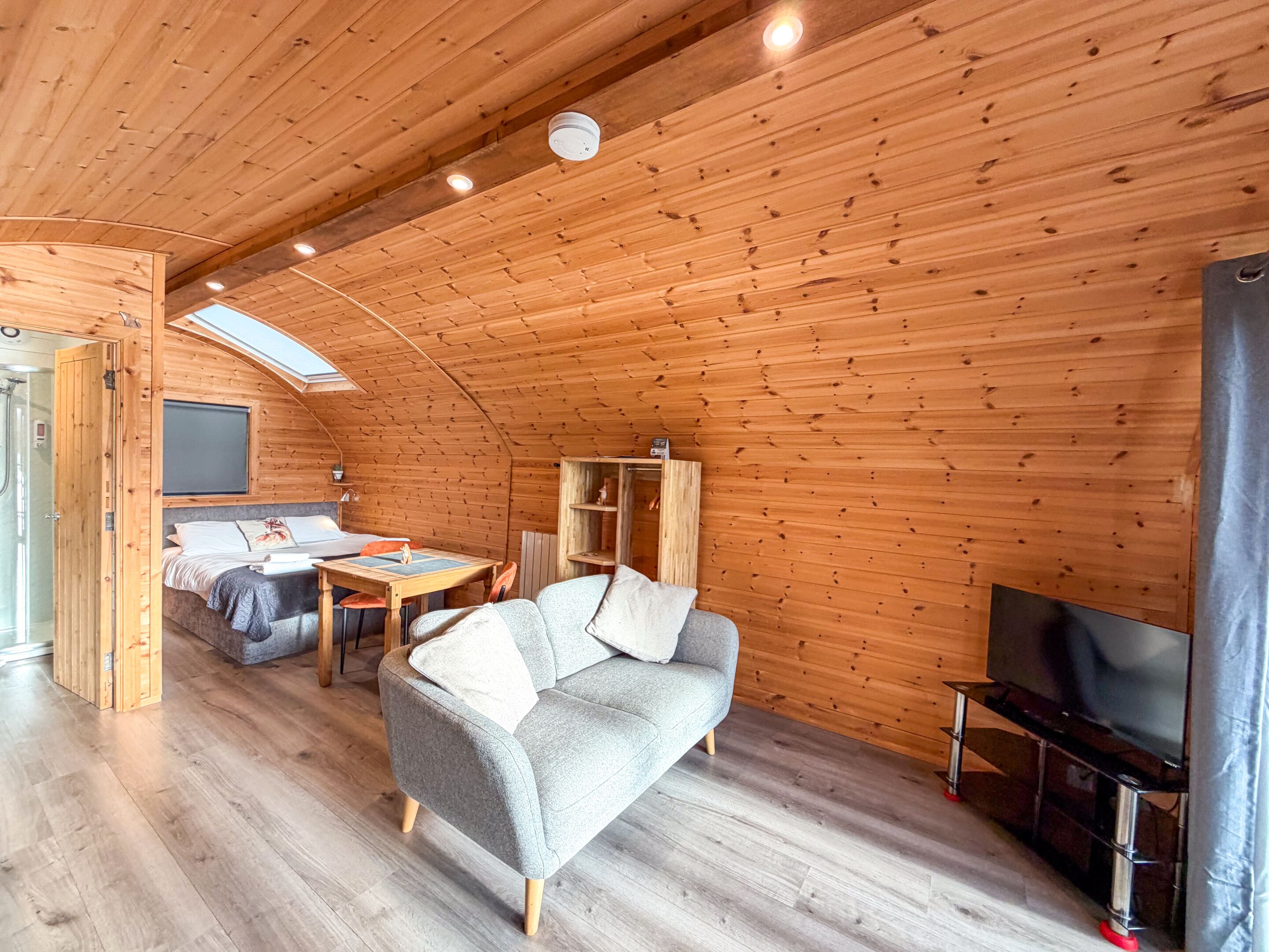 Cabin, Ensuite, Lake View | Lounge