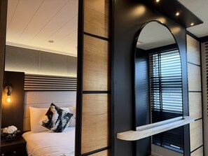 Cabane Luxe, salle de bains attenante, vue lac | 1 chambre, Wi-Fi gratuit