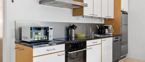 Fridge, stovetop, dishwasher, coffee/tea maker