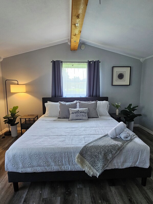 4 bedrooms, desk, iron/ironing board, travel cot