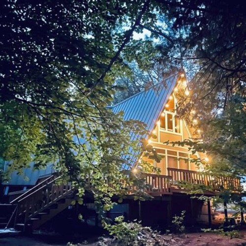 Family Chalet- HOT TUB, Pets, Arcade Game, FirePit