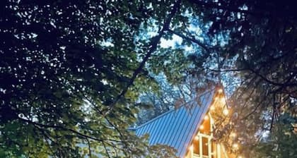 Family Chalet- HOT TUB, Pets, Arcade Game, FirePit