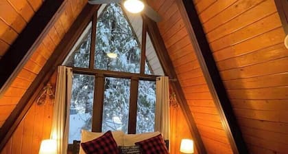 Family Chalet- HOT TUB, Pets, Arcade Game, FirePit