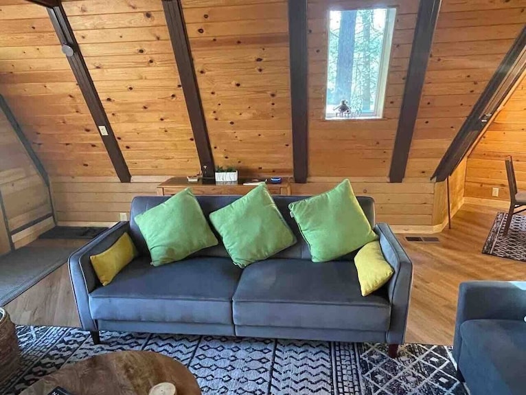 Family Chalet- Hot Tub, Pets, Arcade Game, Firepit - Arnold, CA